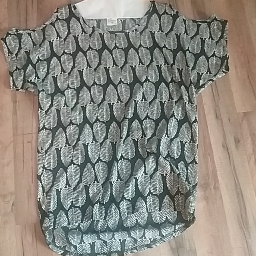 Black and white palm leaf print top